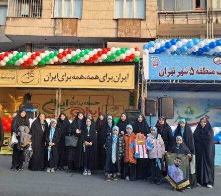 حضور نوجوانان مسجد آرمانی امام زمان(ع) عبدل آباد در راهپیمایی ۲۲ بهمن