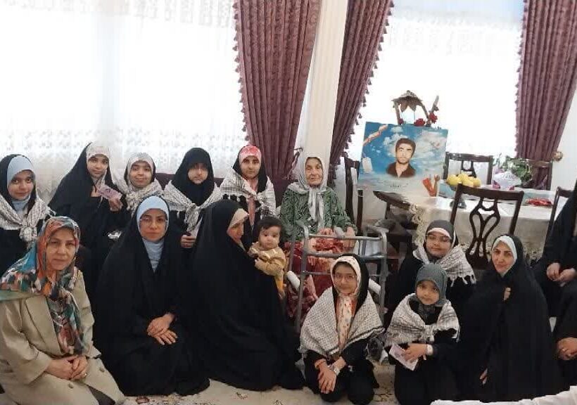 دیدار با خانواده شهدا با حضور نوجوانان مسجد آرمانی زین‌العابدین(ع)