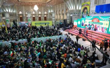 قیام نوجوانان آرمانی در مرقد امام خمینی(ره)؛ پیام قدرت به مستکبران 