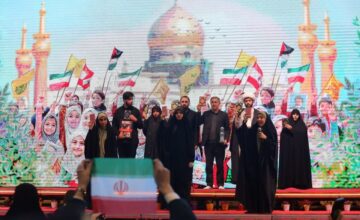 قیام نوجوانان آرمانی در مرقد امام خمینی(ره)؛ پیام قدرت به مستکبران 