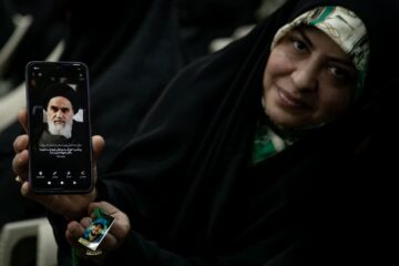 همعهدی بانوان آرمانی با آرمانهای انقلاب در حرم امام خمینی(ره)