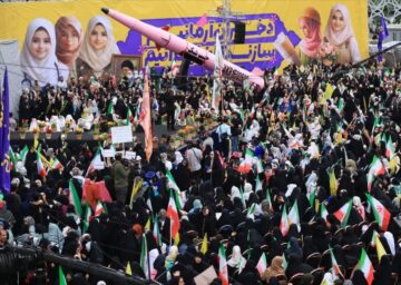 سومین اجتماع باشکوه «دختران آرمانی» با یاد شهدای مدرسه میناب برگزار شد