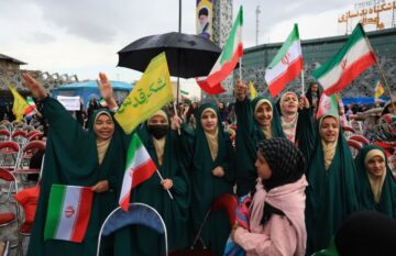 اجتماع دختران آرمانی در میدان آئینی امام حسین(ع) همزمان با میلاد حضرت معصومه(س) و روز دختر