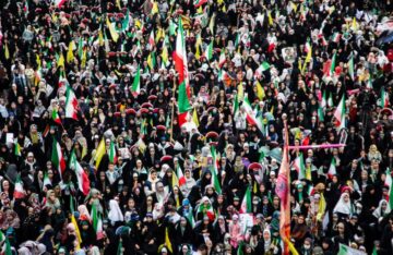 اجتماع دختران آرمانی در میدان آئینی امام حسین(ع) همزمان با میلاد حضرت معصومه(س) و روز دختر