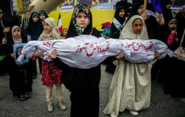 اجتماع دختران آرمانی در میدان آئینی امام حسین(ع) همزمان با میلاد حضرت معصومه(س) و روز دختر