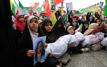 اجتماع دختران آرمانی در میدان آئینی امام حسین(ع) همزمان با میلاد حضرت معصومه(س) و روز دختر