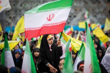 اجتماع دختران آرمانی در میدان آئینی امام حسین(ع) همزمان با میلاد حضرت معصومه(س) و روز دختر