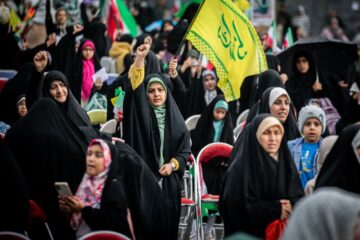 اجتماع دختران آرمانی در میدان آئینی امام حسین(ع) همزمان با میلاد حضرت معصومه(س) و روز دختر