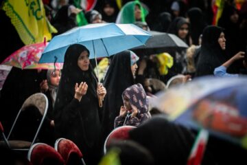 اجتماع دختران آرمانی در میدان آئینی امام حسین(ع) همزمان با میلاد حضرت معصومه(س) و روز دختر