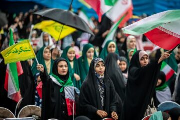 اجتماع دختران آرمانی در میدان آئینی امام حسین(ع) همزمان با میلاد حضرت معصومه(س) و روز دختر