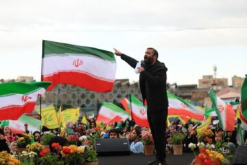 اجتماع دختران آرمانی در میدان آئینی امام حسین(ع) همزمان با میلاد حضرت معصومه(س) و روز دختر