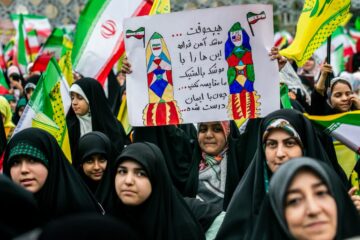 اجتماع دختران آرمانی در میدان آئینی امام حسین(ع) همزمان با میلاد حضرت معصومه(س) و روز دختر