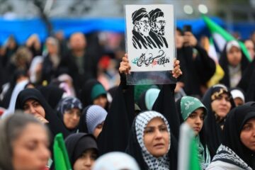 اجتماع دختران آرمانی در میدان آئینی امام حسین(ع) همزمان با میلاد حضرت معصومه(س) و روز دختر