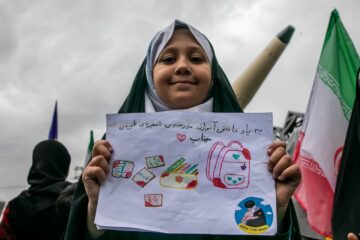 اجتماع دختران آرمانی در میدان آئینی امام حسین(ع) همزمان با میلاد حضرت معصومه(س) و روز دختر