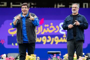 اجتماع دختران آرمانی در میدان آئینی امام حسین(ع) همزمان با میلاد حضرت معصومه(س) و روز دختر