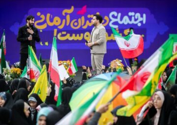 اجتماع دختران آرمانی در میدان آئینی امام حسین(ع) همزمان با میلاد حضرت معصومه(س) و روز دختر