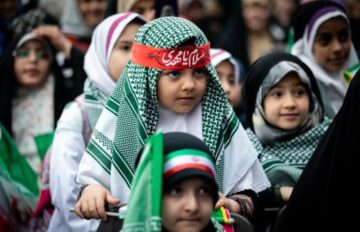 اجتماع دختران آرمانی در میدان آئینی امام حسین(ع) همزمان با میلاد حضرت معصومه(س) و روز دختر