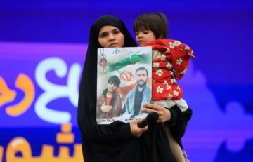 اجتماع دختران آرمانی در میدان آئینی امام حسین(ع) همزمان با میلاد حضرت معصومه(س) و روز دختر