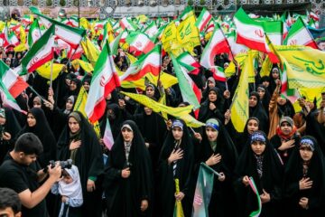 اجتماع دختران آرمانی در میدان آئینی امام حسین(ع) همزمان با میلاد حضرت معصومه(س) و روز دختر