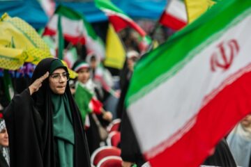 اجتماع دختران آرمانی در میدان آئینی امام حسین(ع) همزمان با میلاد حضرت معصومه(س) و روز دختر