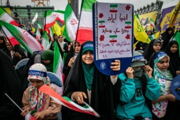 اجتماع دختران آرمانی در میدان آئینی امام حسین(ع) همزمان با میلاد حضرت معصومه(س) و روز دختر