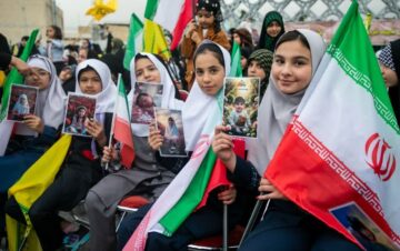 اجتماع دختران آرمانی در میدان آئینی امام حسین(ع) همزمان با میلاد حضرت معصومه(س) و روز دختر