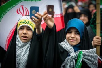 اجتماع دختران آرمانی در میدان آئینی امام حسین(ع) همزمان با میلاد حضرت معصومه(س) و روز دختر