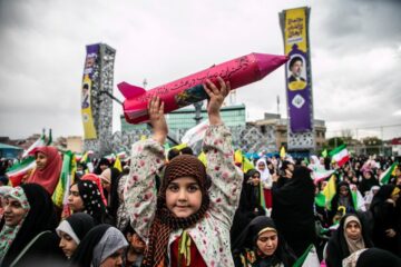 اجتماع دختران آرمانی در میدان آئینی امام حسین(ع) همزمان با میلاد حضرت معصومه(س) و روز دختر