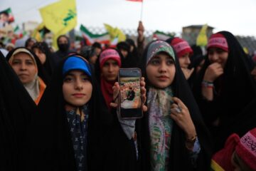 اجتماع دختران آرمانی در میدان آئینی امام حسین(ع) همزمان با میلاد حضرت معصومه(س) و روز دختر