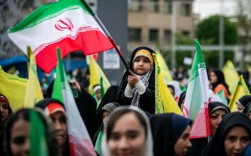 اجتماع دختران آرمانی در میدان آئینی امام حسین(ع) همزمان با میلاد حضرت معصومه(س) و روز دختر