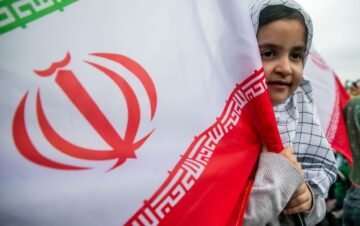 اجتماع دختران آرمانی در میدان آئینی امام حسین(ع) همزمان با میلاد حضرت معصومه(س) و روز دختر