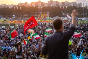 جتماع بزرگ نوجوانان آرمانی در میدان آزادی با عنوان "عهد آرمانی" مهمونی ده کیلومتری غدیر