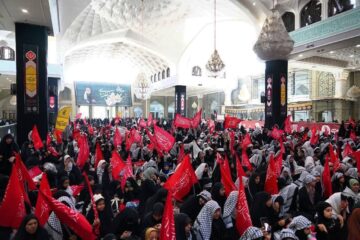 طوفانِ نوجوانانِ آرمانی در قبلهی تهران؛ روایتی از میثاقِ یازدههزار نفری در سنگرِ مسجد