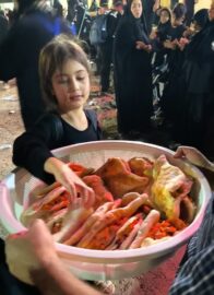 خدمت رسانی مواکب آرمانی منطقه ۱ تهران در پایانه مرزی شلمچه/ پذیرایی روزانه از ۳ هزار زائر اربعین حسینی