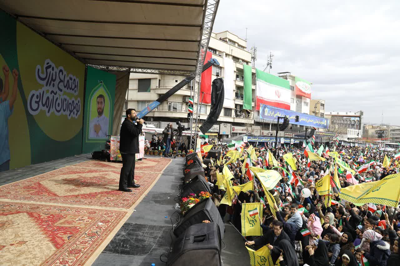 اجتماع نوجوانان آرمانی لشکر قدس در میادین انقلاب و آزادی در راهپیمایی ۲۲بهمن