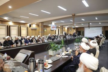 برگزاری جلسه فصلی ائمه جماعت منطقه ۸؛ تجلیل از خدمات حجت‌الاسلام شیرنژاد در مسیر توسعه فعالیت‌های دینی ومساجد آرمانی